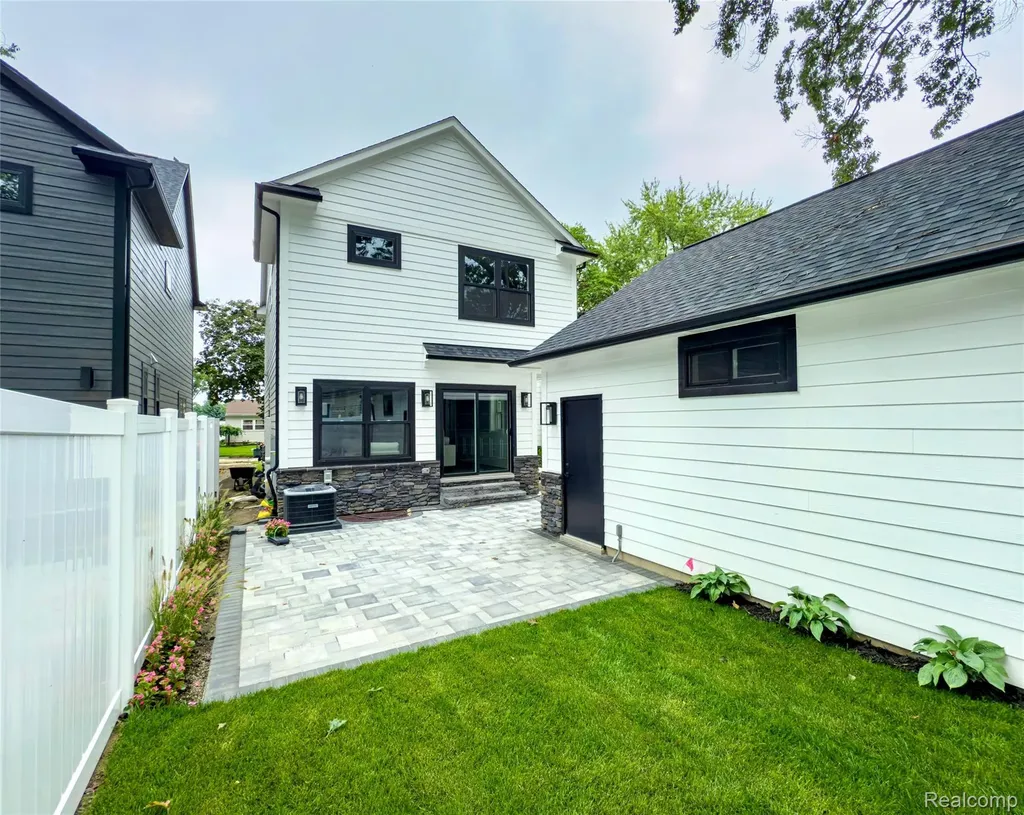1929 Brookwood Avenue Royal Oak City MI 48073