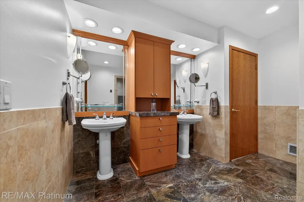 31125 Westwood Road Farmington Hills City MI 48331
