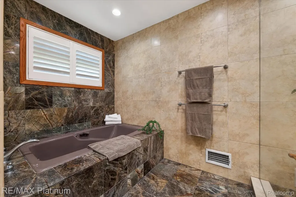 31125 Westwood Road Farmington Hills City MI 48331