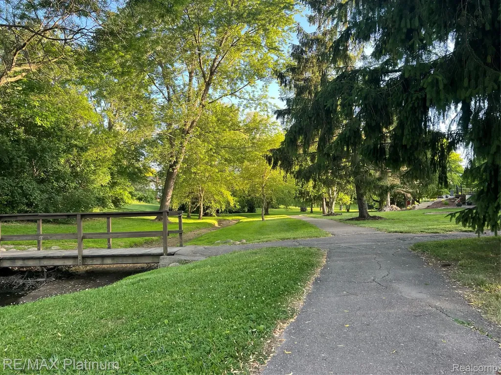 31125 Westwood Road Farmington Hills City MI 48331