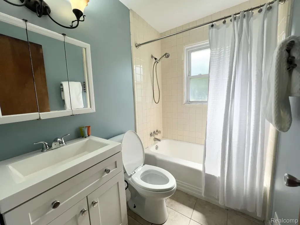18475 Dalby Redford Charter Township MI 48240