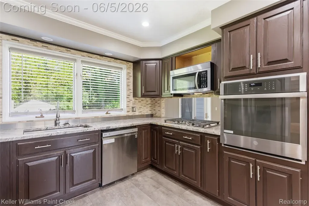 6966 Killarney Drive Troy City MI 48098