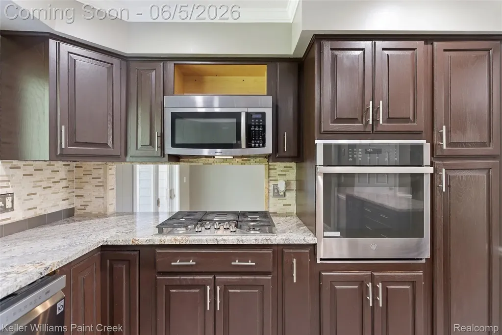 6966 Killarney Drive Troy City MI 48098
