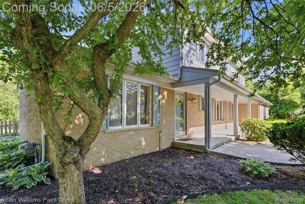 6966 Killarney Drive Troy City MI 48098