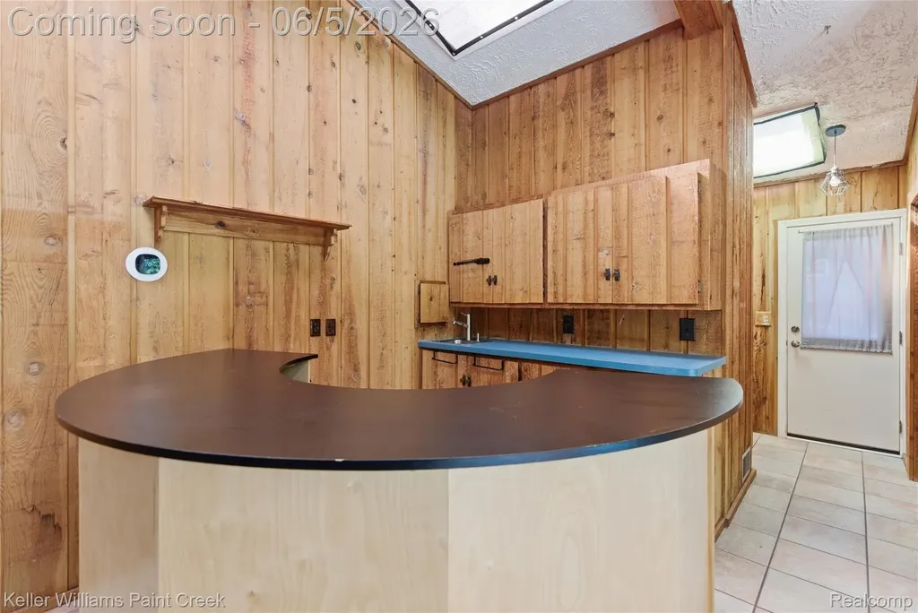 6966 Killarney Drive Troy City MI 48098