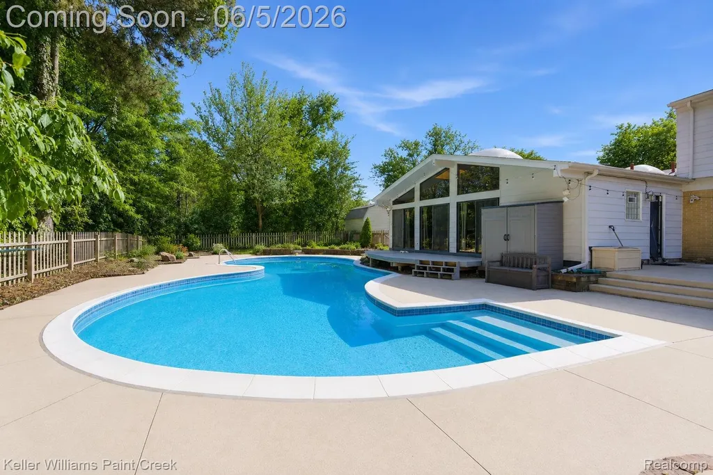 6966 Killarney Drive Troy City MI 48098