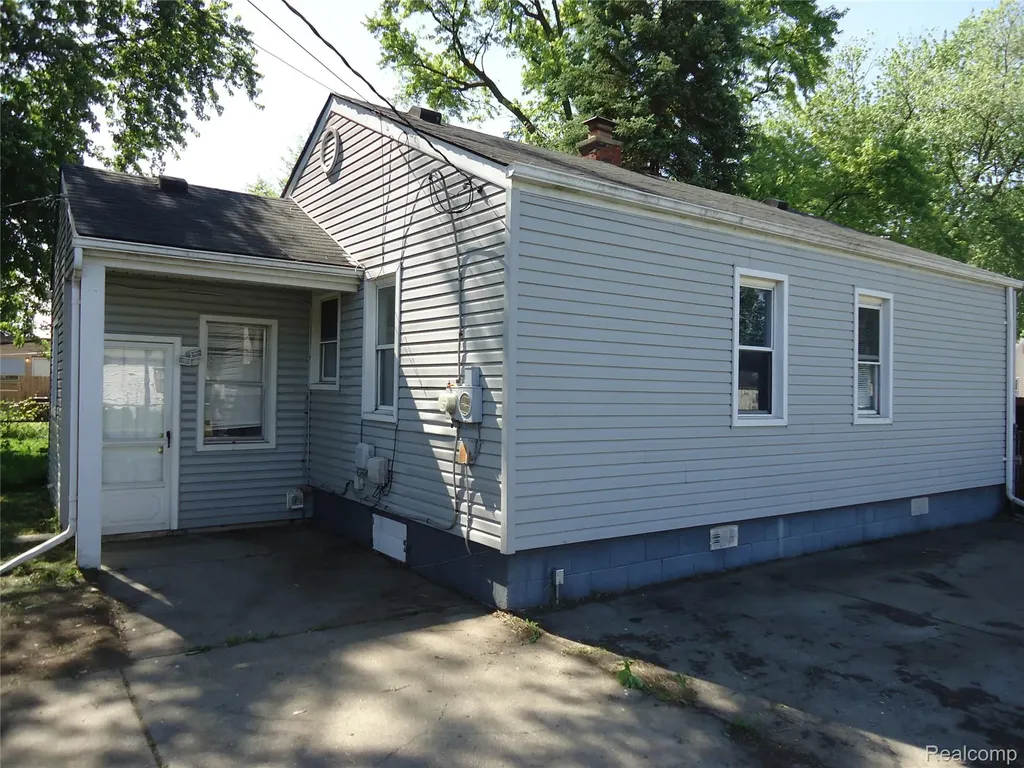 142 E Rowland Madison Heights City MI 48071