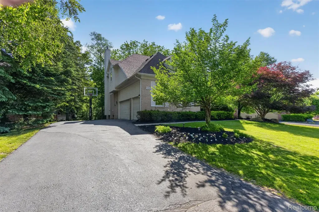 7359 Colchester Lane West Bloomfield Charter Township MI 48322