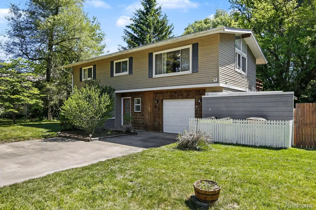 9180 Posey Drive Northfield Township MI 48189