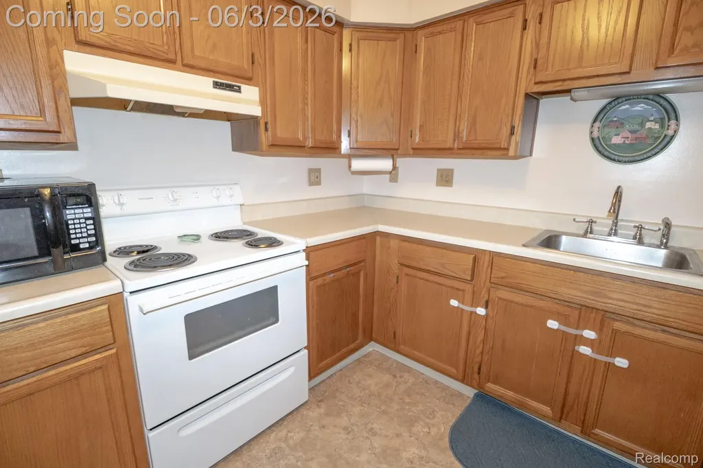 61200 Greenwood Drive South Lyon City MI 48178
