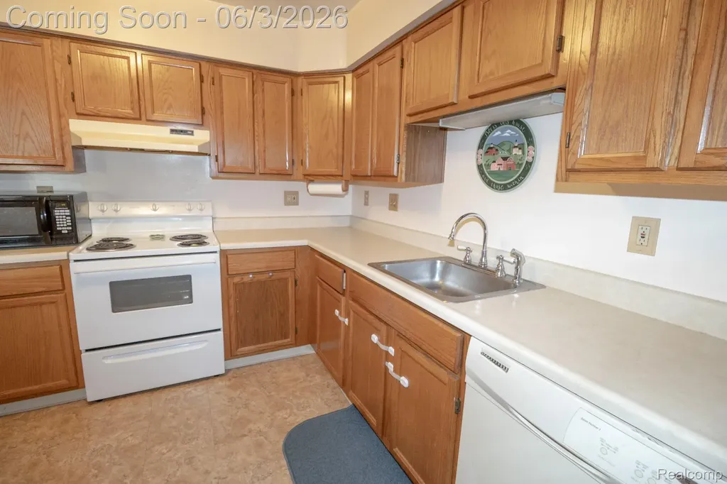 61200 Greenwood Drive South Lyon City MI 48178