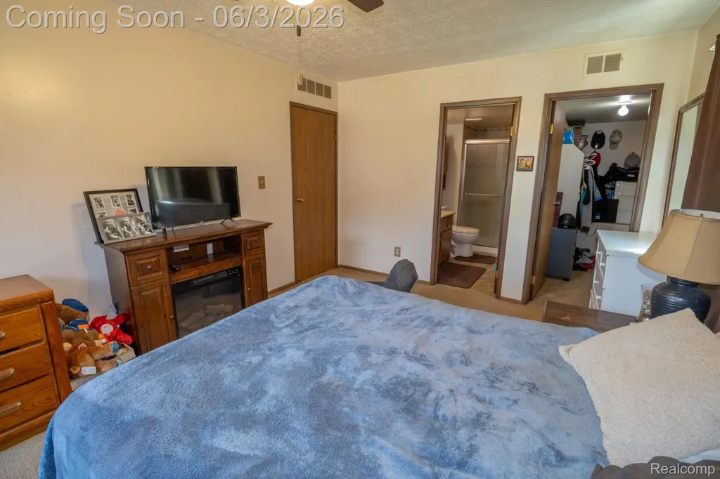 61200 Greenwood Drive South Lyon City MI 48178