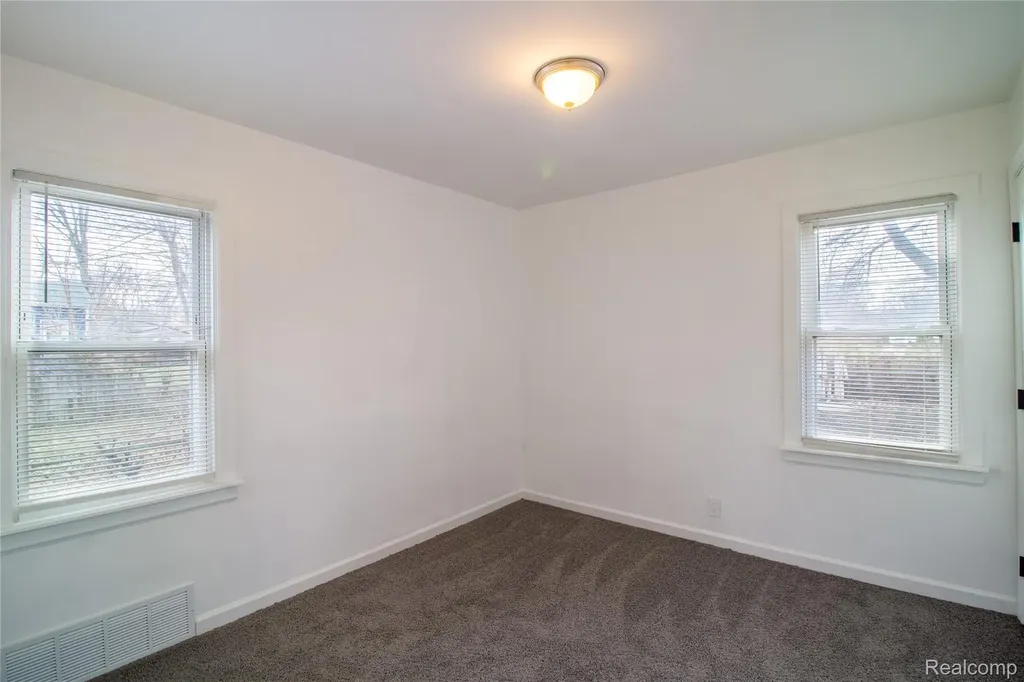 19341 Oakfield Street Detroit City MI 48235