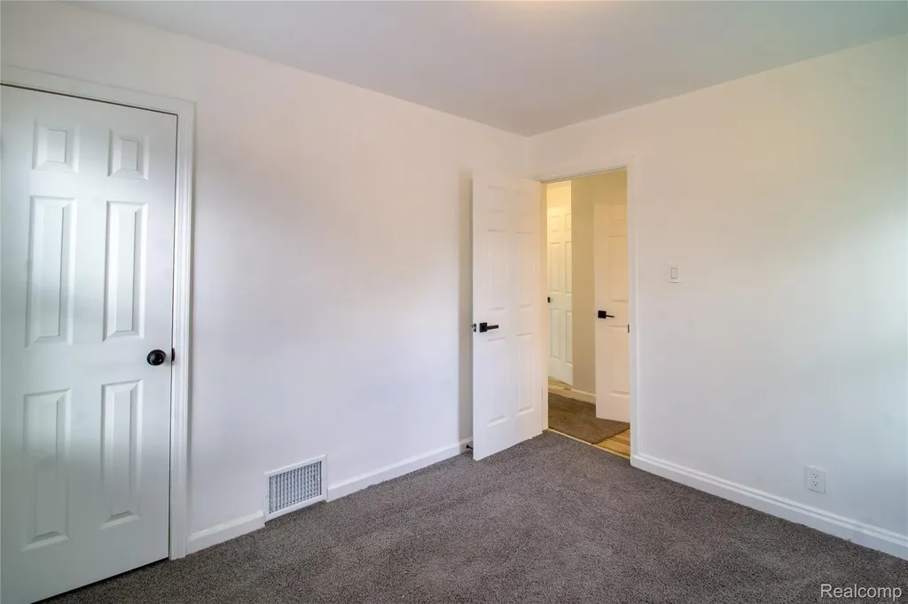 19341 Oakfield Street Detroit City MI 48235