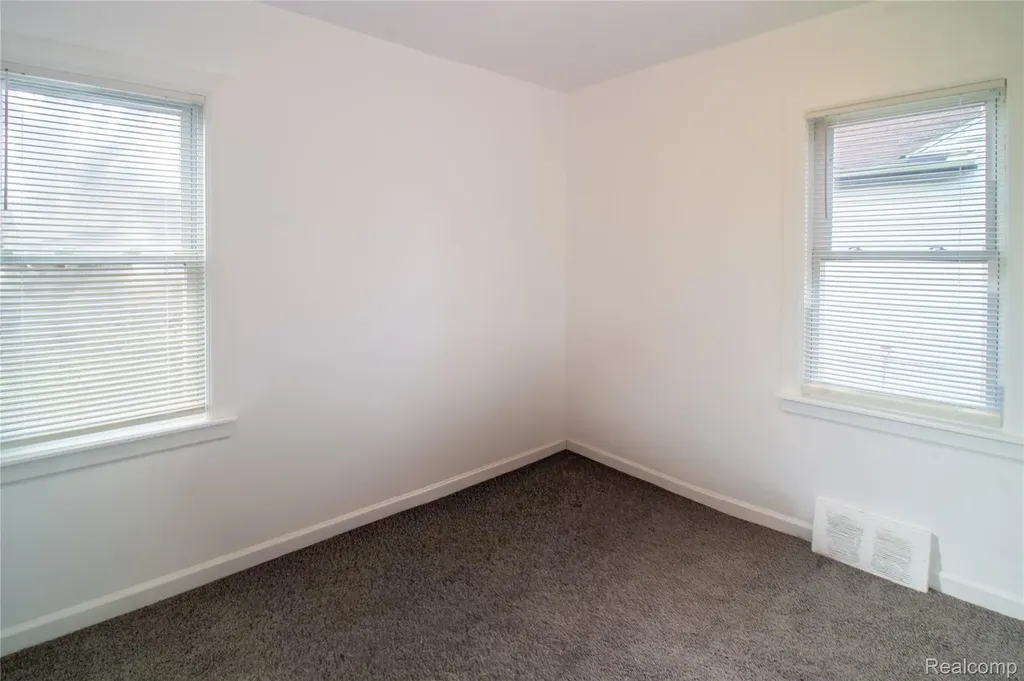 19341 Oakfield Street Detroit City MI 48235