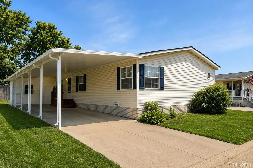 312 Cranberry Beach Boulevard White Lake Charter Township MI 48386