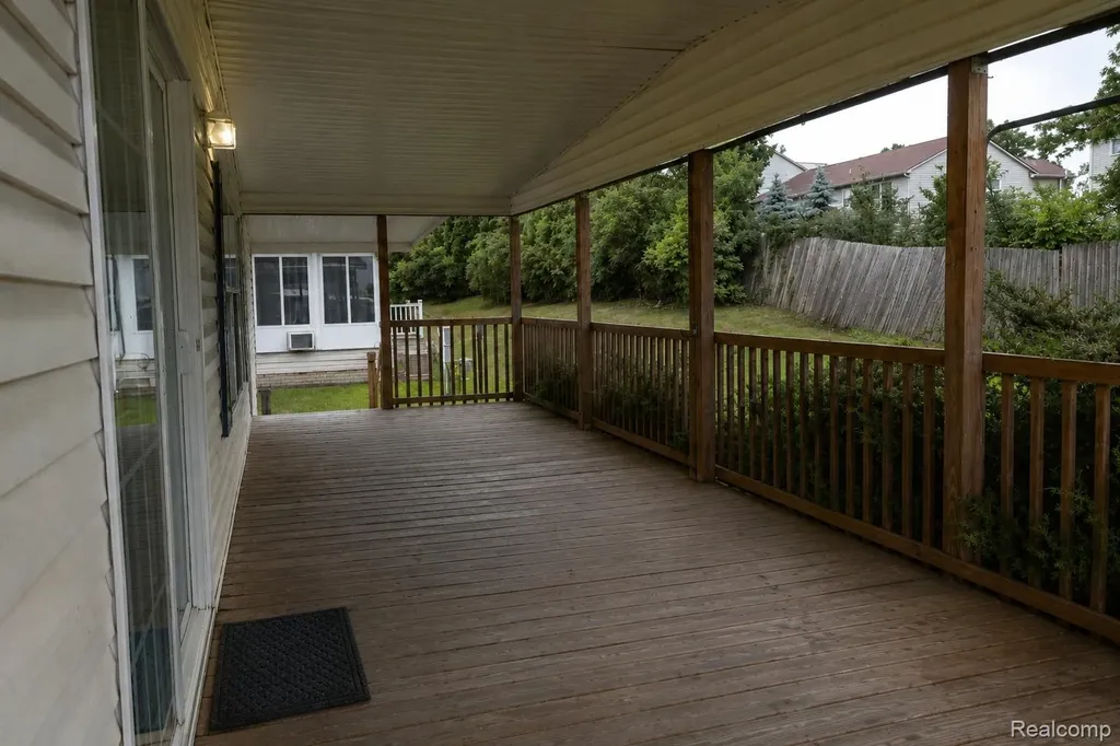 312 Cranberry Beach Boulevard White Lake Charter Township MI 48386