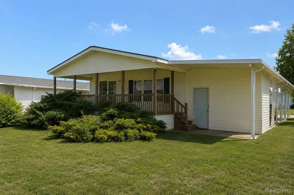 312 Cranberry Beach Boulevard White Lake Charter Township MI 48386