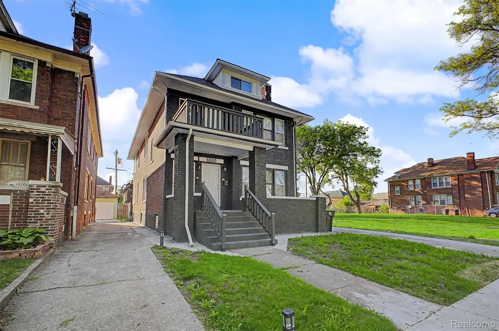 5060 S Clarendon Street Detroit City MI 48204
