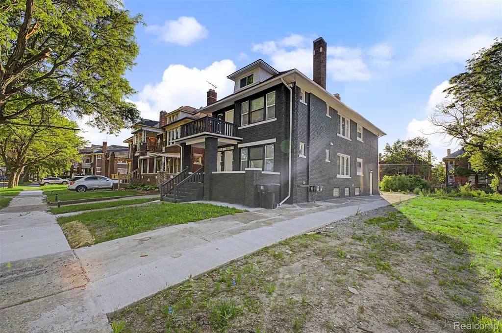5060 S Clarendon Street Detroit City MI 48204