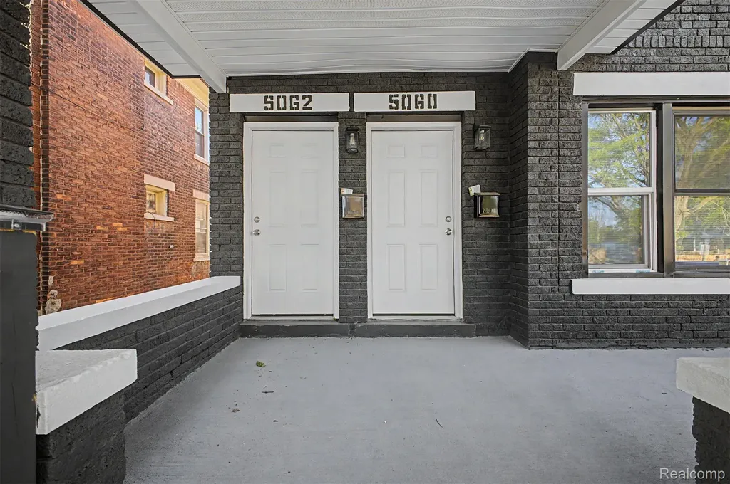 5060 S Clarendon Street Detroit City MI 48204