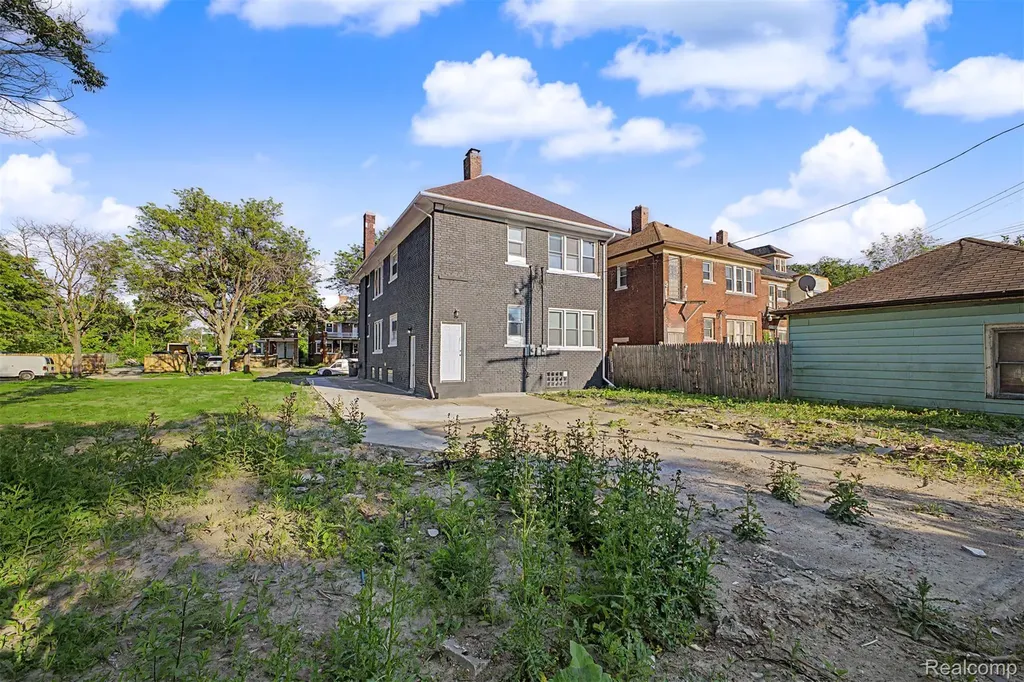5060 S Clarendon Street Detroit City MI 48204