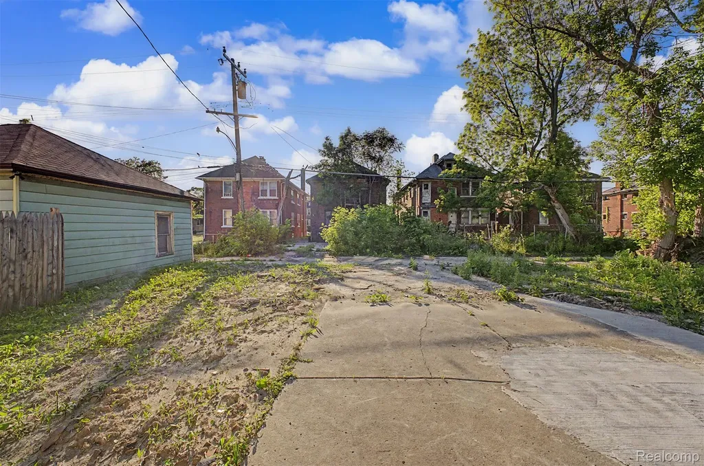 5060 S Clarendon Street Detroit City MI 48204