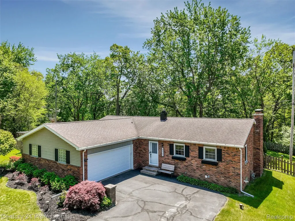 4921 Huron Drive Independence Charter Township MI 48348