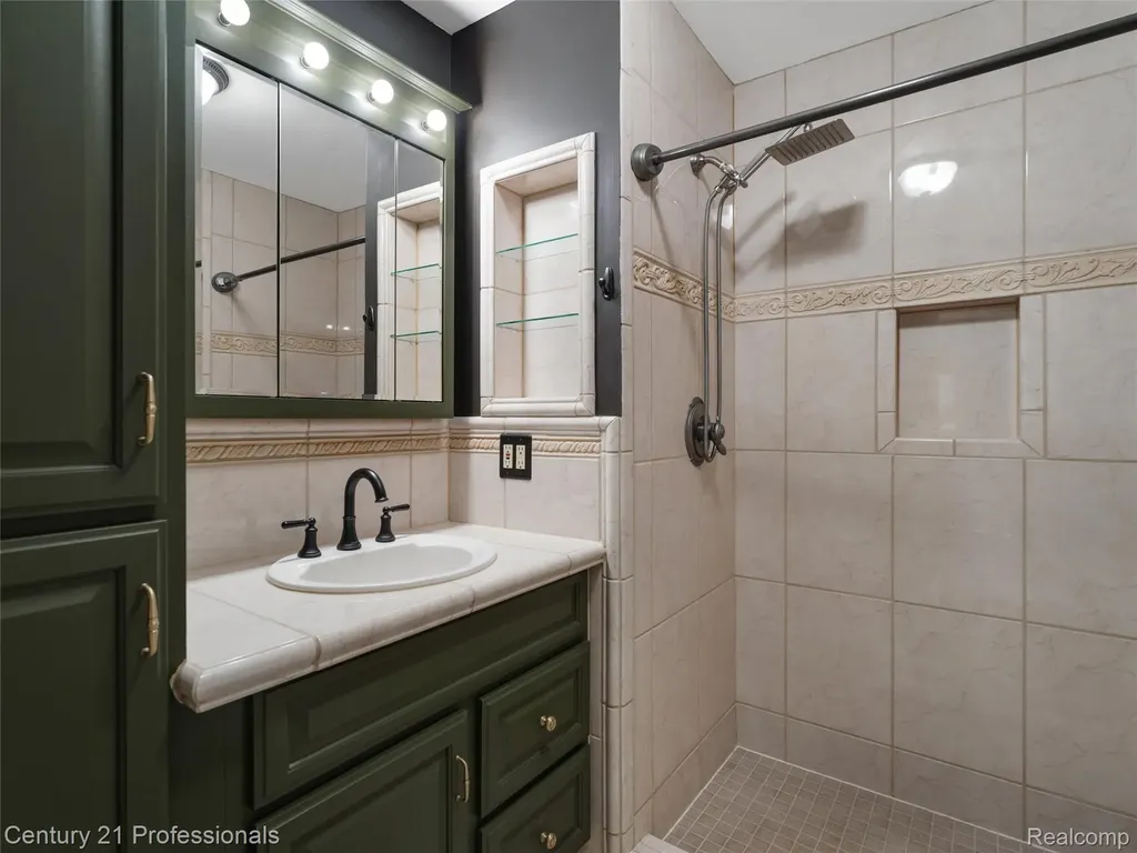 4921 Huron Drive Independence Charter Township MI 48348
