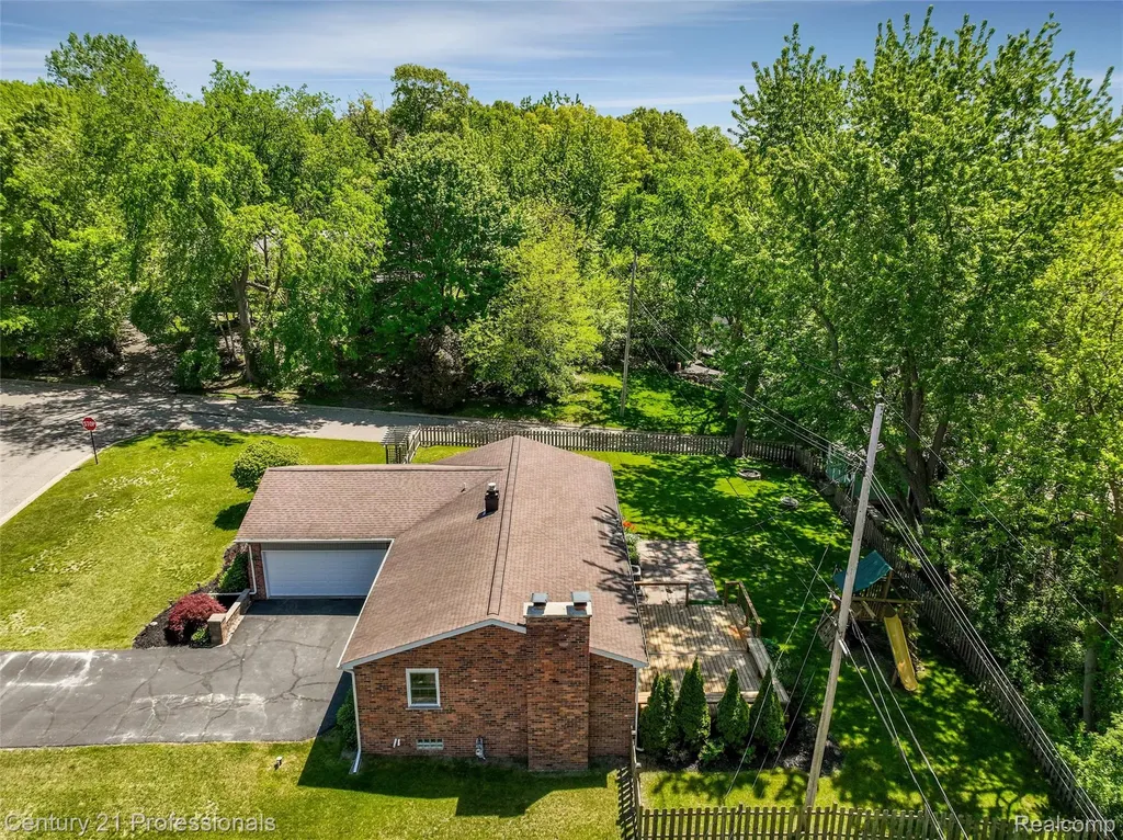 4921 Huron Drive Independence Charter Township MI 48348