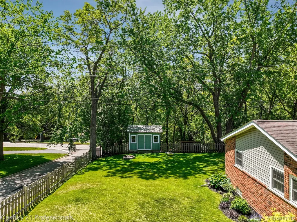 4921 Huron Drive Independence Charter Township MI 48348