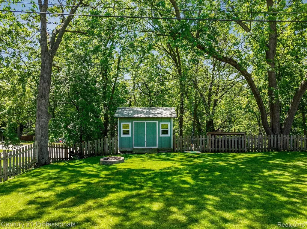 4921 Huron Drive Independence Charter Township MI 48348