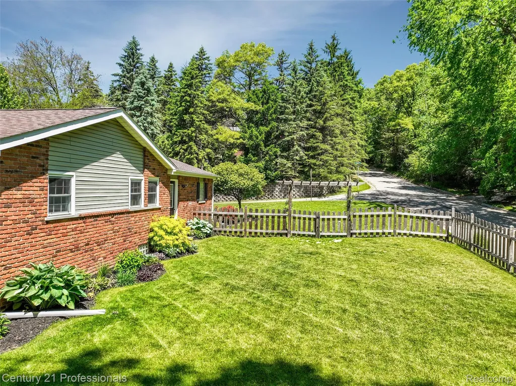 4921 Huron Drive Independence Charter Township MI 48348