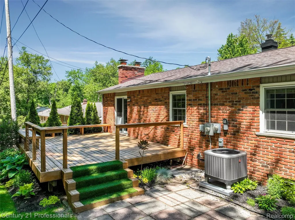 4921 Huron Drive Independence Charter Township MI 48348