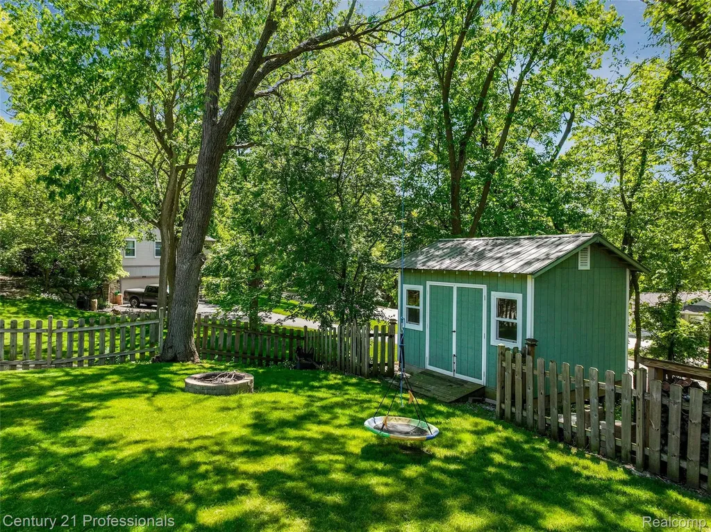 4921 Huron Drive Independence Charter Township MI 48348