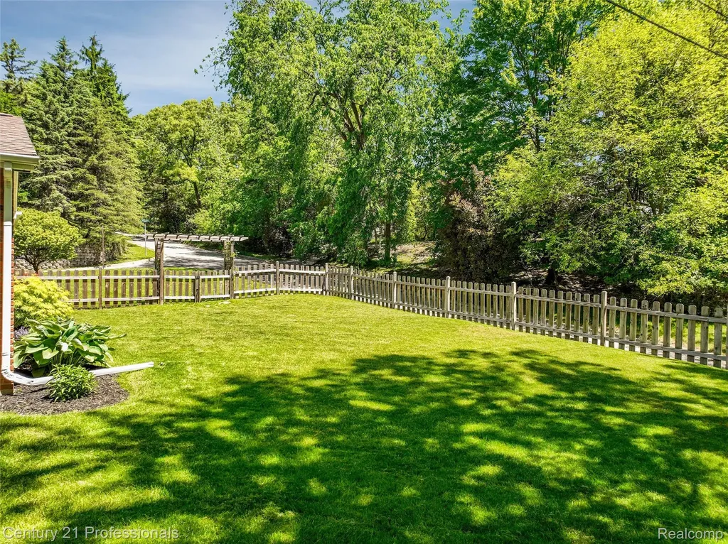 4921 Huron Drive Independence Charter Township MI 48348