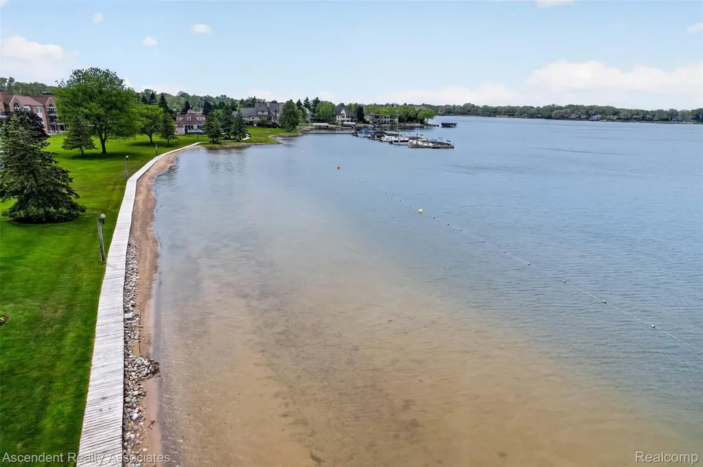 3372 Loon Lake Court Waterford Charter Township MI 48329