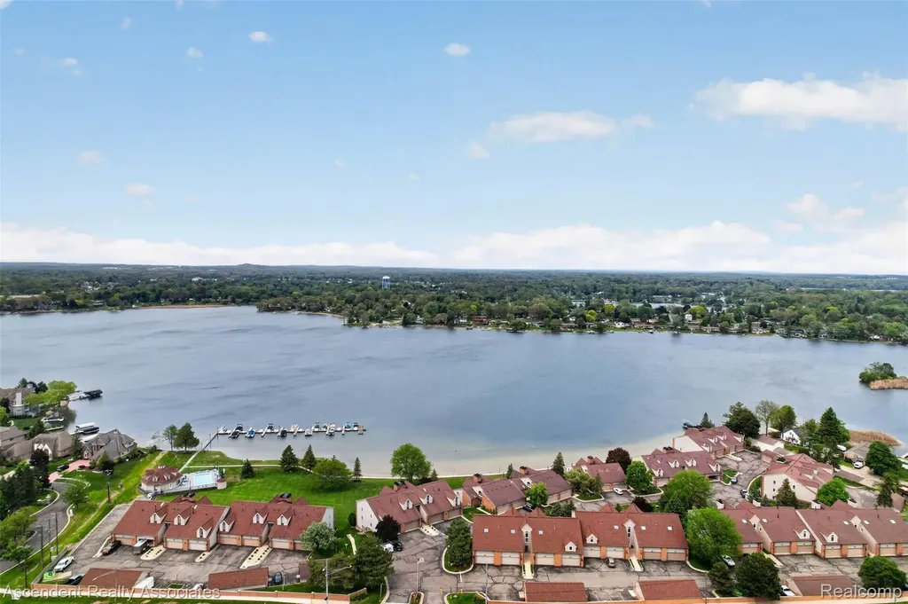 3372 Loon Lake Court Waterford Charter Township MI 48329
