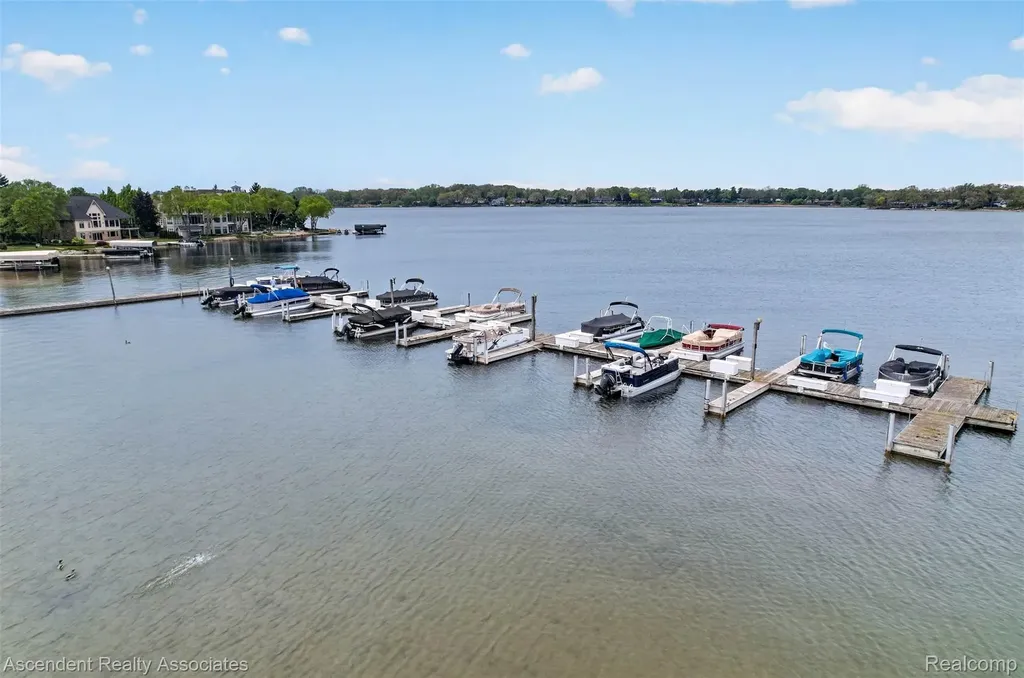 3372 Loon Lake Court Waterford Charter Township MI 48329