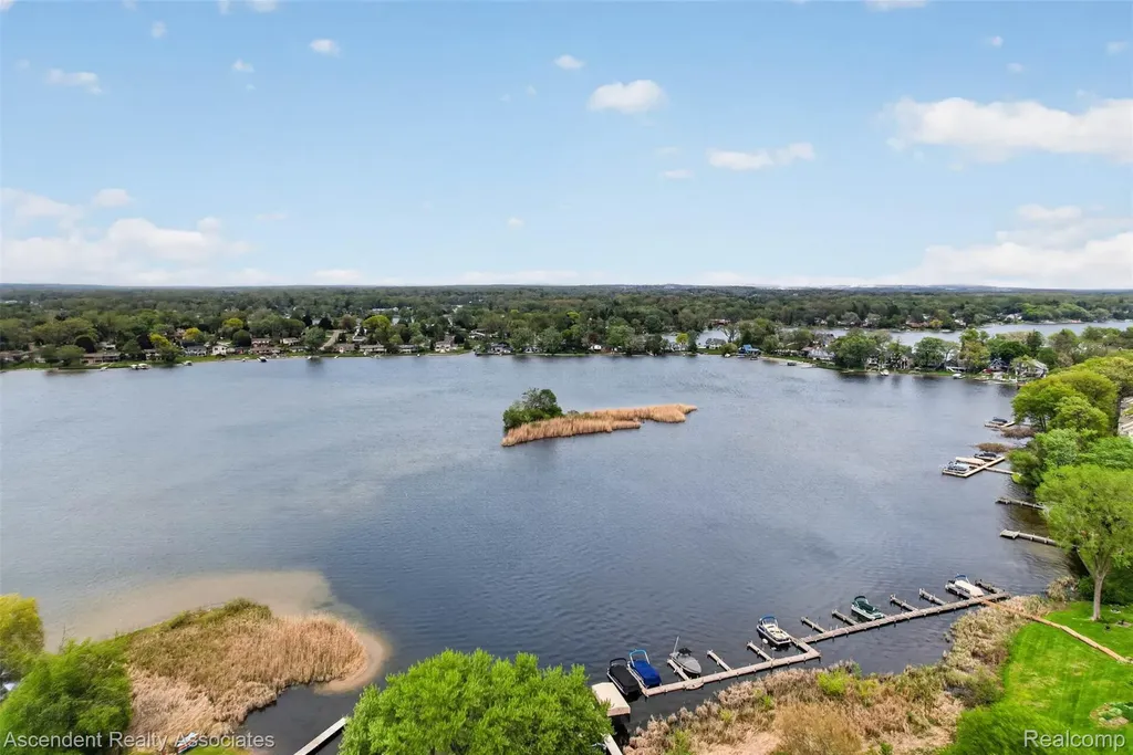 3372 Loon Lake Court Waterford Charter Township MI 48329
