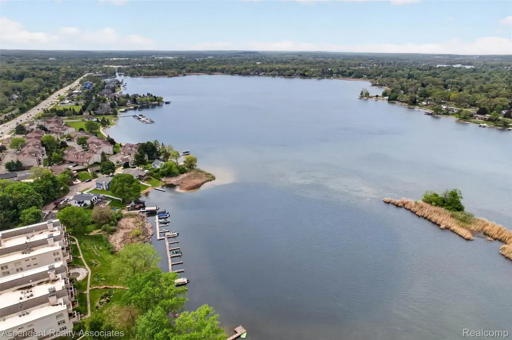3372 Loon Lake Court Waterford Charter Township MI 48329