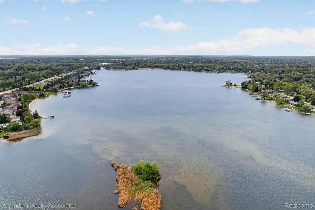 3372 Loon Lake Court Waterford Charter Township MI 48329