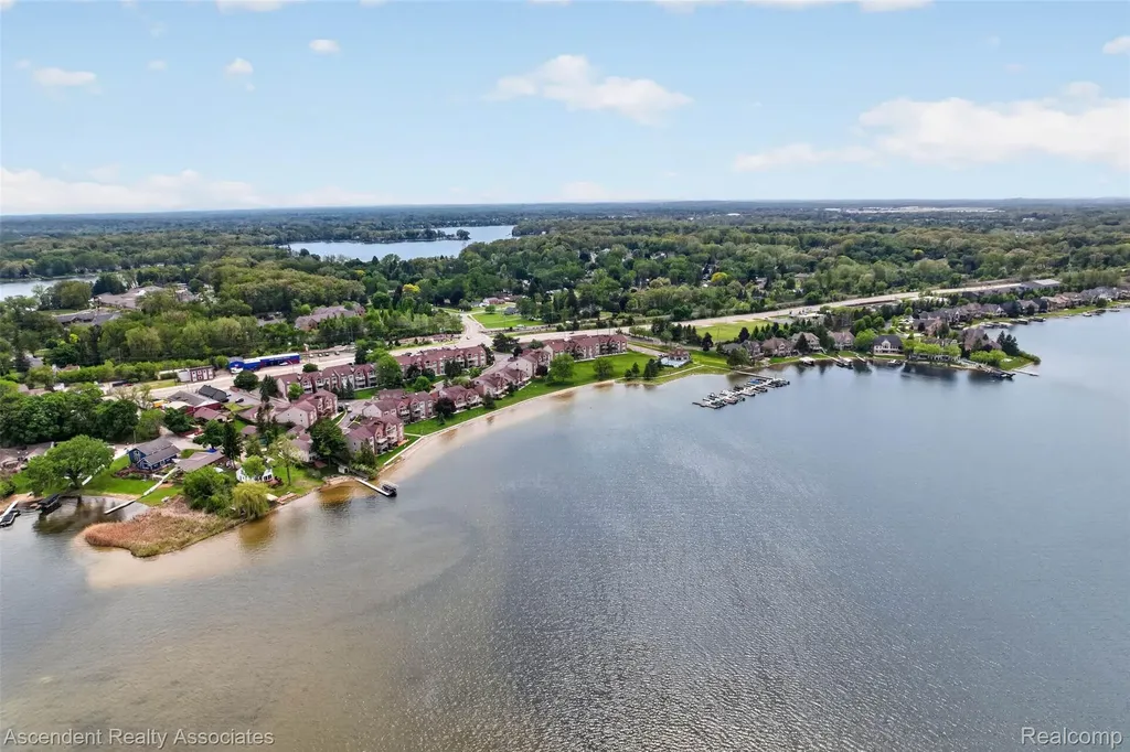 3372 Loon Lake Court Waterford Charter Township MI 48329