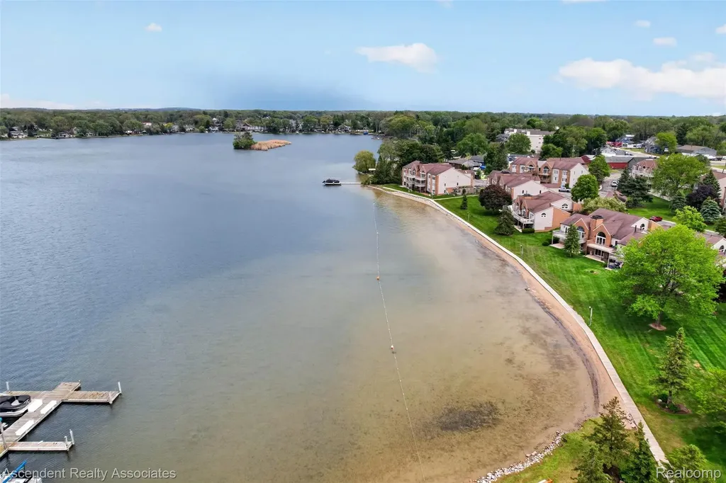 3372 Loon Lake Court Waterford Charter Township MI 48329