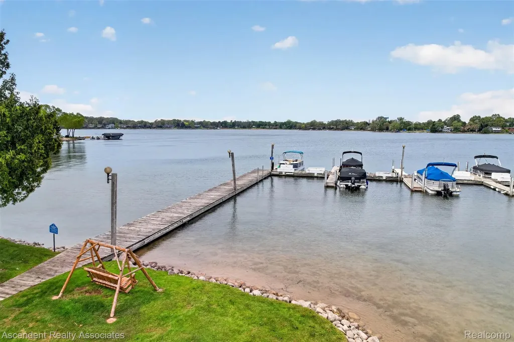 3372 Loon Lake Court Waterford Charter Township MI 48329