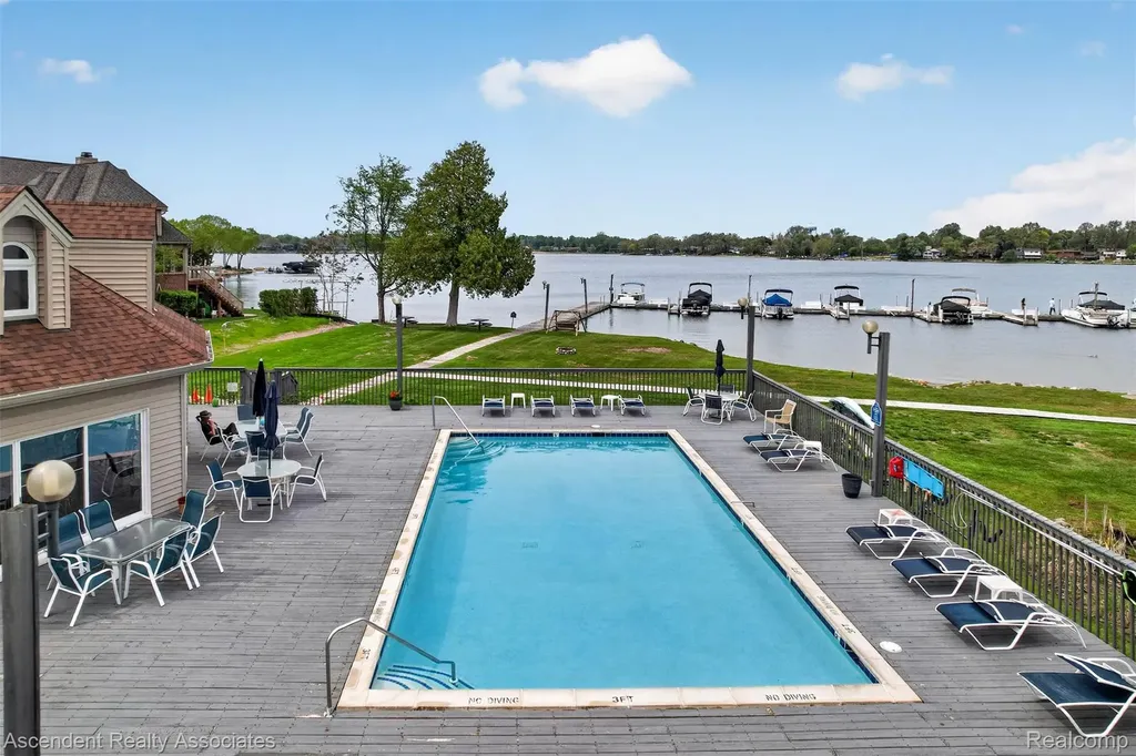 3372 Loon Lake Court Waterford Charter Township MI 48329