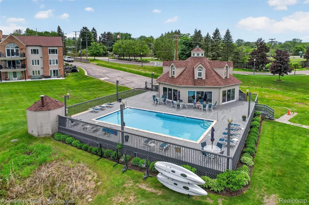 3372 Loon Lake Court Waterford Charter Township MI 48329