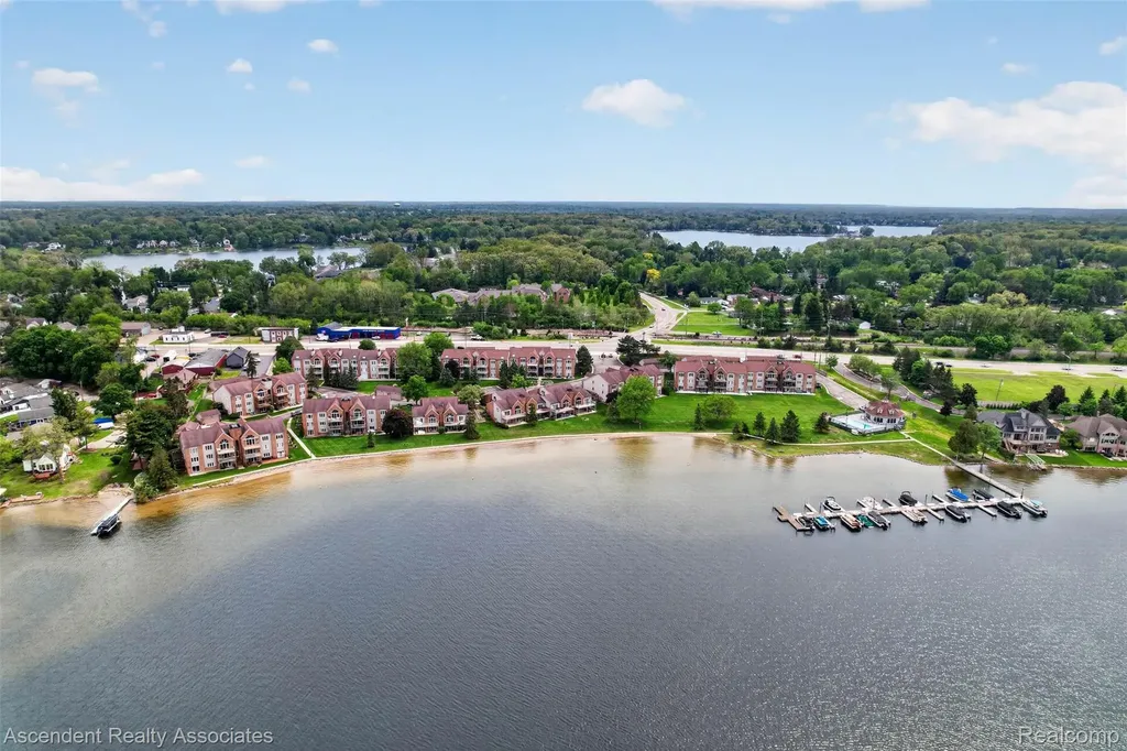 3372 Loon Lake Court Waterford Charter Township MI 48329