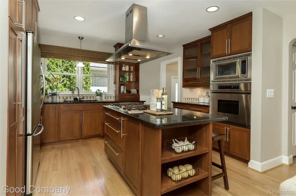 802 Orchard View Drive Royal Oak City MI 48073