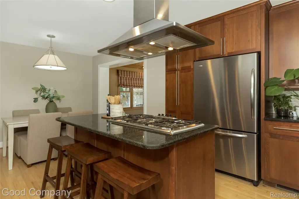 802 Orchard View Drive Royal Oak City MI 48073
